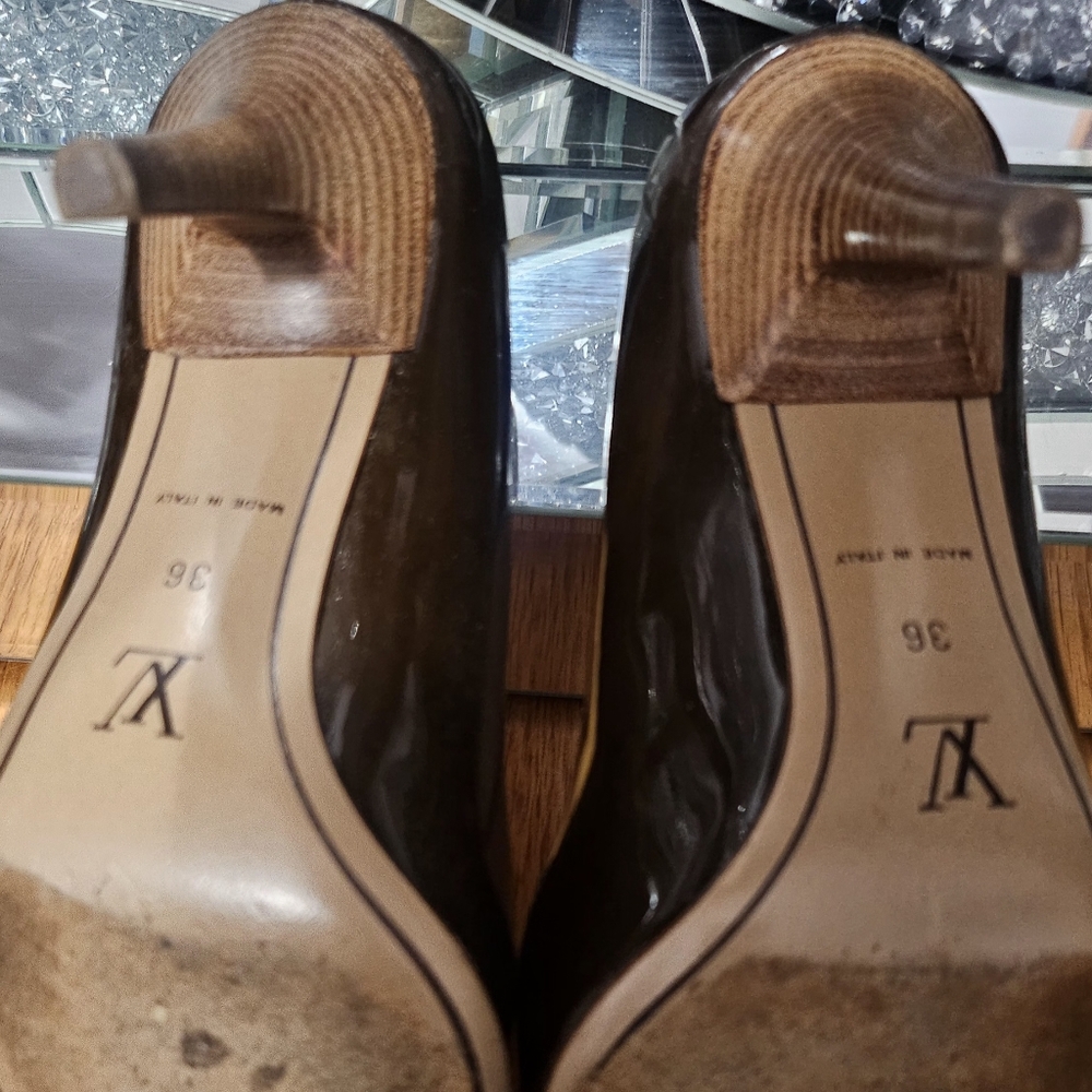 AUTHENTIC Louis Vuitton brown patent leather heels👠 - Picture 3 of 6